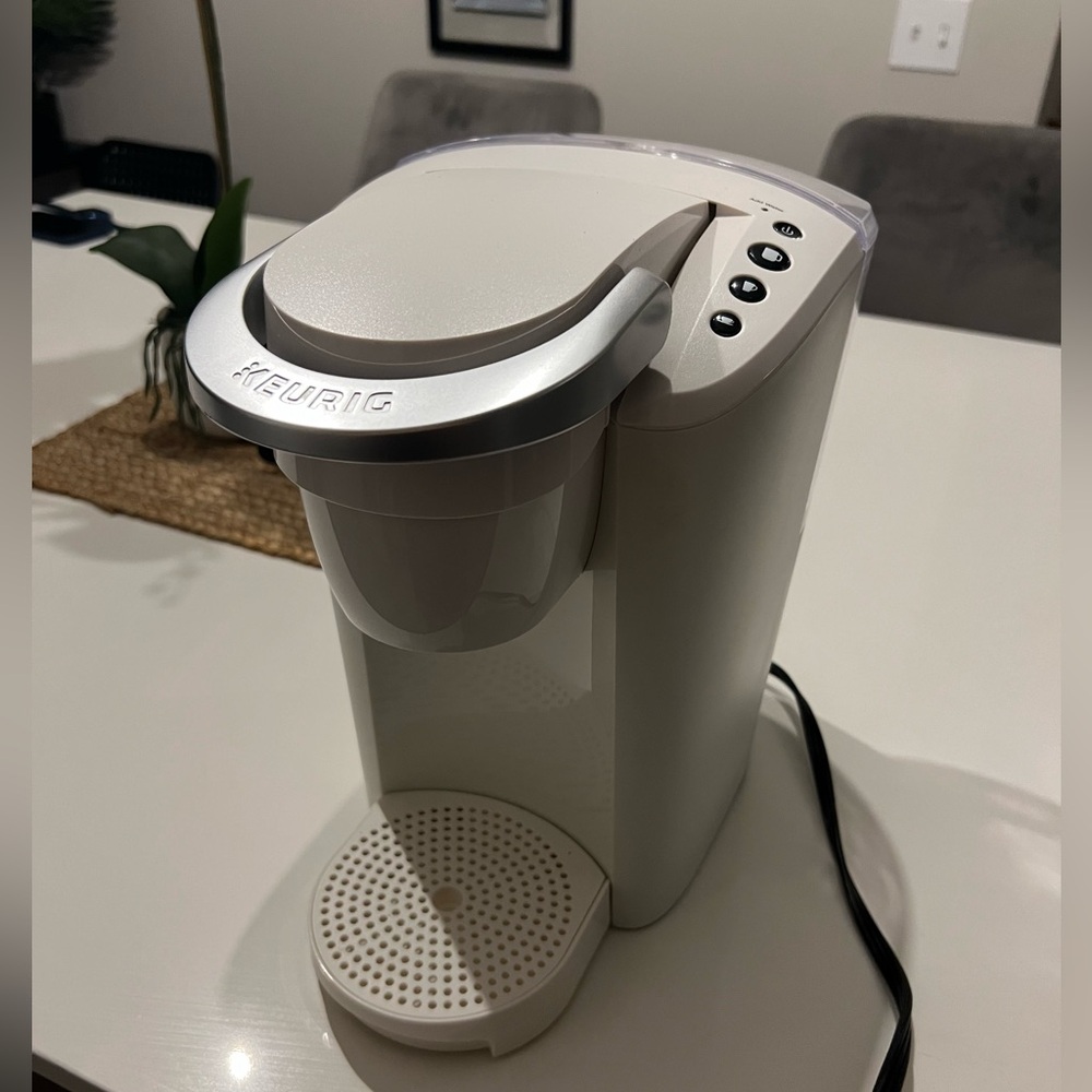 keurig k-compact single-serve k-cup pod coffee maker - White